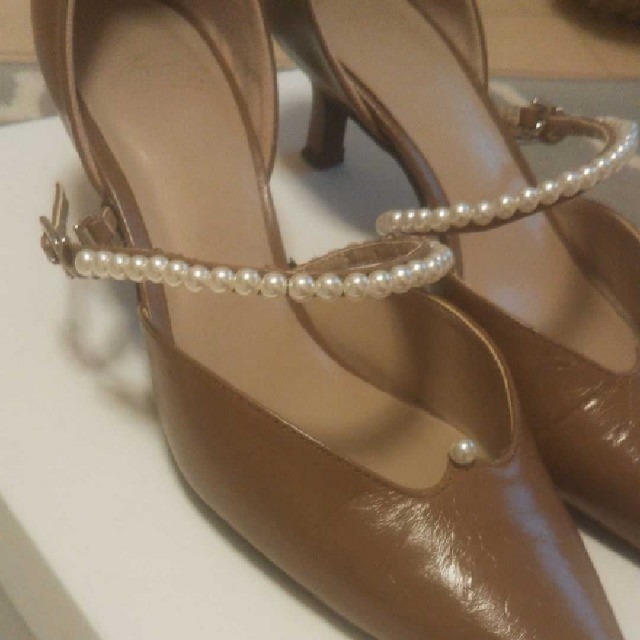 Ameri VINTAGE(アメリヴィンテージ)のアメリヴィンテージ AMERI PEARL POINTED PUMPS レディースの靴/シューズ(ハイヒール/パンプス)の商品写真