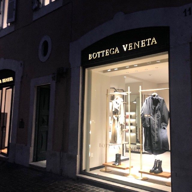 Bottega Veneta(ボッテガヴェネタ)のボッテガヴェネタ パスポートケース 新品 未使用 正規品 その他のその他(その他)の商品写真