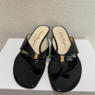 フェラガモ(Ferragamo)のフェラガモTストラップサンダル (サンダル)