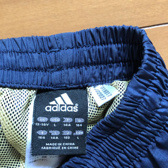 adidas(アディダス)のアディダス シャカシャカパンツ  160 キッズ/ベビー/マタニティのキッズ服男の子用(90cm~)(パンツ/スパッツ)の商品写真