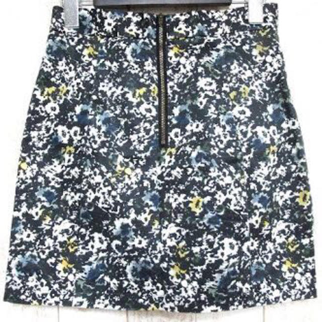 JEANASIS(ジーナシス)のジーナシス 花柄スカート レディースのスカート(ミニスカート)の商品写真