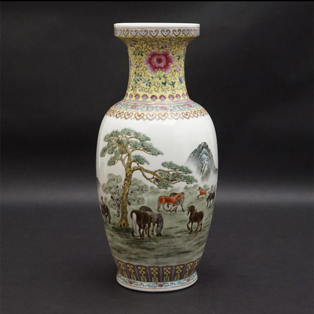 中国美術 中国古玩 大清乾隆年製銘 粉彩手描馬図山水花瓶 景徳鎮 花瓶