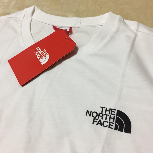 THE NORTH FACE(ザノースフェイス)の【クリアランス】最新2019 ノースフェイス Tシャツ Mサイズ新品White メンズのトップス(Tシャツ/カットソー(半袖/袖なし))の商品写真