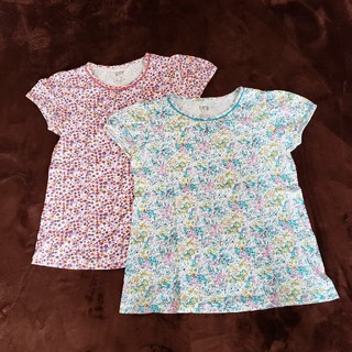 ユニクロ(UNIQLO)の美品 UNIQLO 子供 女の子 小花柄Tシャツ 140cm 2枚セット(Tシャツ/カットソー)