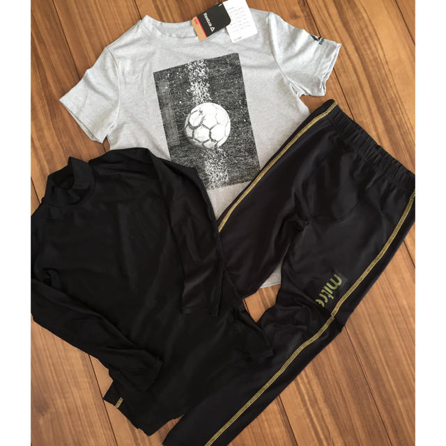 Reebok(リーボック)のリーボック新品未使用タグ付き 半袖TシャツS(130〜140)  +α スポーツ/アウトドアのサッカー/フットサル(ウェア)の商品写真