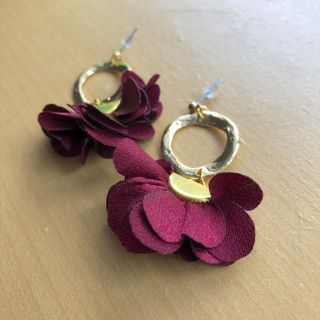 フリルタッセル ボルドー(ピアス)