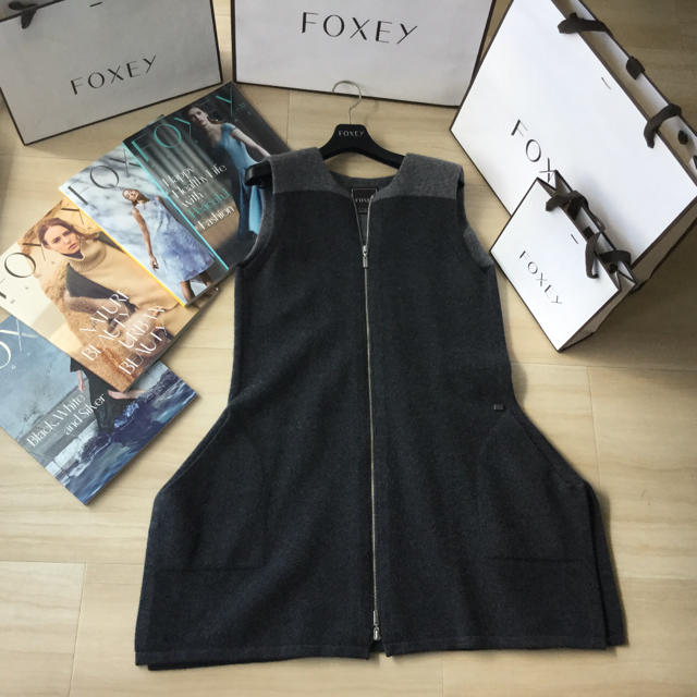 FOXEY(フォクシー)の♡♡ FOXEY BOUTIQUE  Knit Dress♡♡ レディースのジャケット/アウター(その他)の商品写真