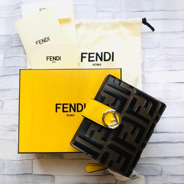 FENDI(フェンディ)の雑誌掲載 F is FENDI コンパクト財布 レディースのファッション小物(財布)の商品写真