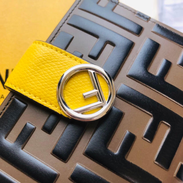 雑誌掲載 F is FENDI コンパクト財布