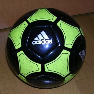 アディダス(adidas)の♪♪adidas　サッカーボール(SIZE4)（未使用品）♪♪(ボール)