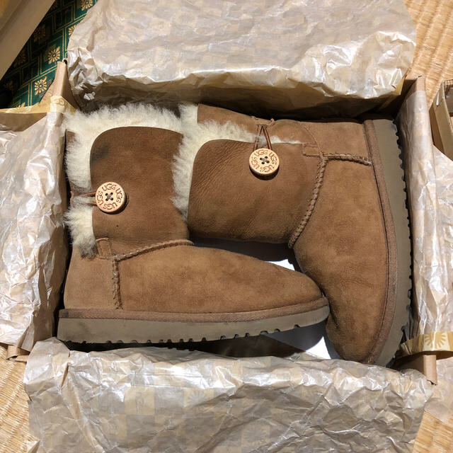 UGG(アグ)の本日最終お値下げUGGキッズムートンブーツ キッズ/ベビー/マタニティのキッズ靴/シューズ(15cm~)(ブーツ)の商品写真