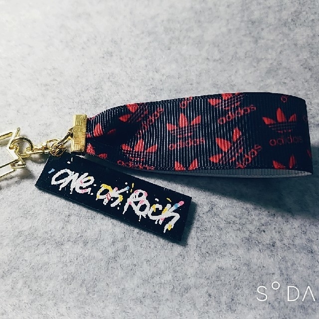 ONE OK ROCK(ワンオクロック)のけんぱ様専用ページ ハンドメイドのアクセサリー(キーホルダー/ストラップ)の商品写真