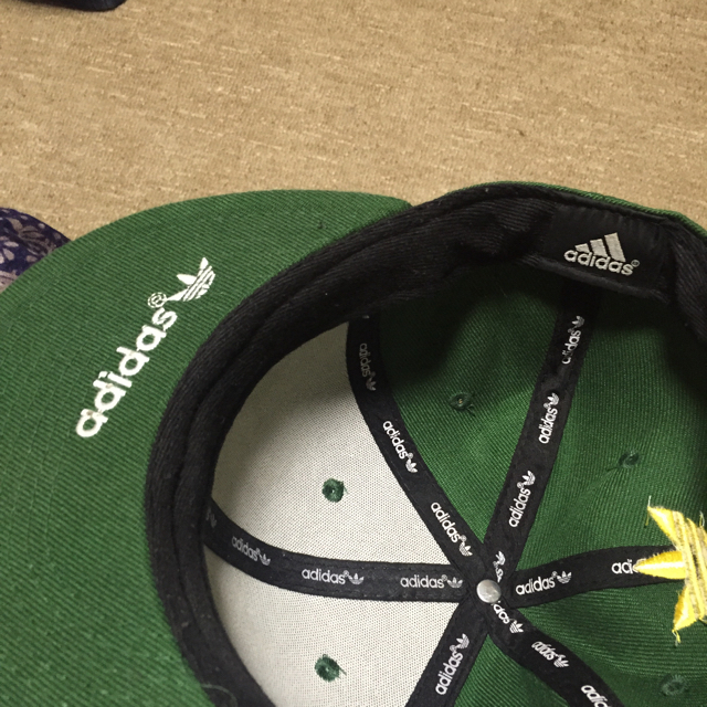 adidas(アディダス)のadidas 緑 キャップ メンズの帽子(キャップ)の商品写真