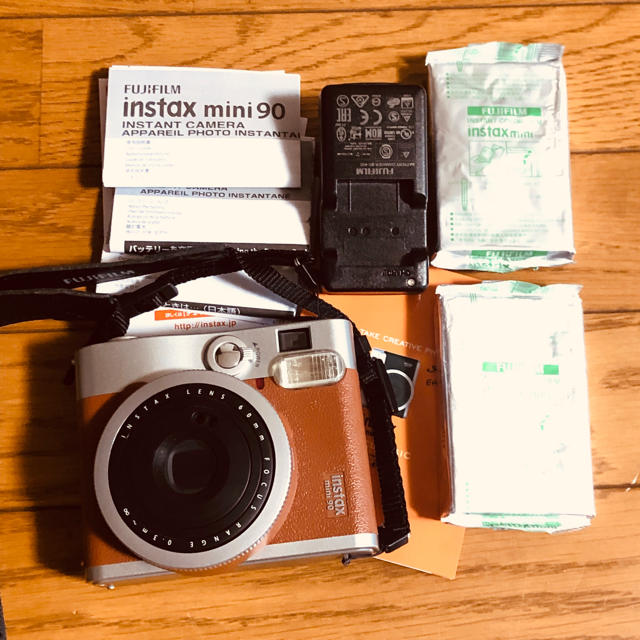 富士フイルム(フジフイルム)のチェキ instax mini90 NEOCLASSIC ブラウン スマホ/家電/カメラのカメラ(フィルムカメラ)の商品写真