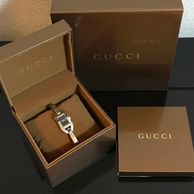 Gucci - 正規品 GUCCI バングルウォッチ レディース クォーツ 6800L 黒文字盤の通販 by    mamepome｜グッチならラクマ