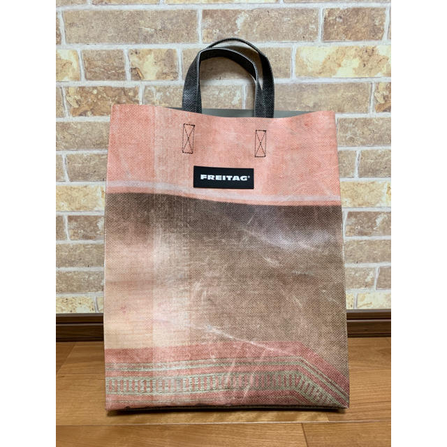 FREITAG(フライターグ)の未使用 FREITAG フライターグ  マイアミバイス ビール瓶柄 メンズのバッグ(トートバッグ)の商品写真