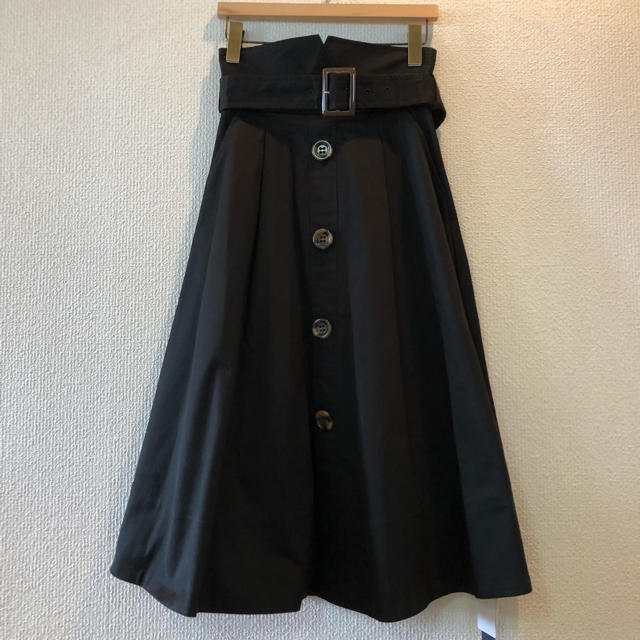 Lily Brown(リリーブラウン)の新品タグ付きリリーブラウン♡ウエストベルトフレアスカート レディースのスカート(ひざ丈スカート)の商品写真