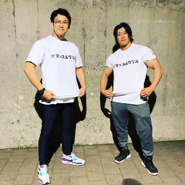 新品未使用　マッスルグリル　Tシャツ　トレーニングウェア　Lサイズ スポーツ/アウトドアのトレーニング/エクササイズ(トレーニング用品)の商品写真