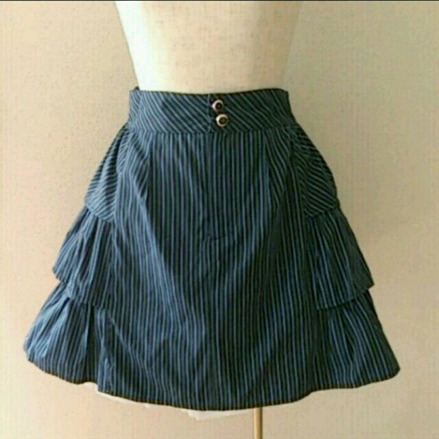BLUE ROGUE(ブルーローグ)のレジメンタル  バックティアード レディースのスカート(ひざ丈スカート)の商品写真