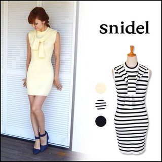 スナイデル(SNIDEL)のsnidel 肩巻きニットワンピ(ニット/セーター)