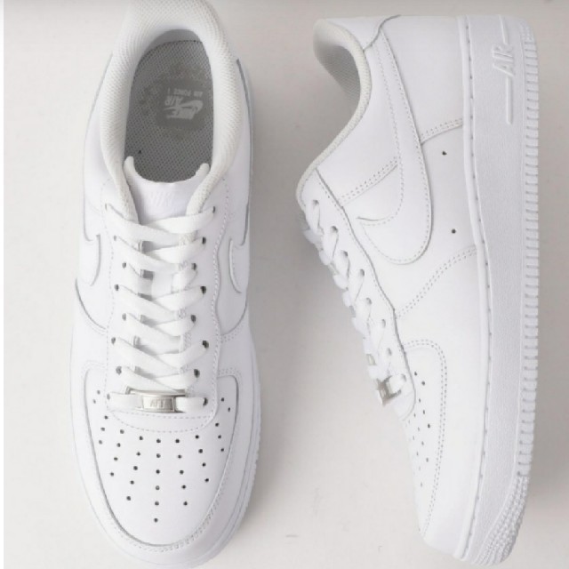 NIKE(ナイキ)の新品・国内正規品エアフォース1 air force 1 white ホワイト 白 メンズの靴/シューズ(スニーカー)の商品写真