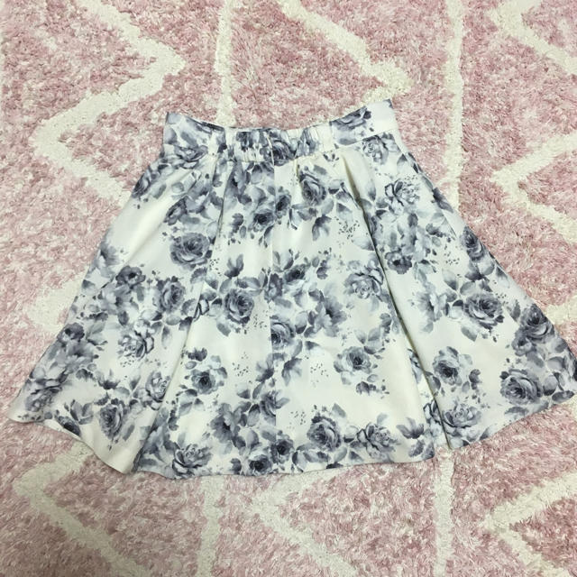 INGNI(イング)の花柄フレアスカート☆INGNI レディースのスカート(ミニスカート)の商品写真