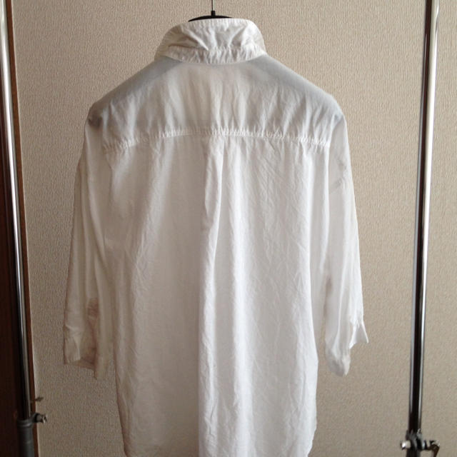 FOREVER 21(フォーエバートゥエンティーワン)のForever21白シャツ レディースのトップス(シャツ/ブラウス(長袖/七分))の商品写真