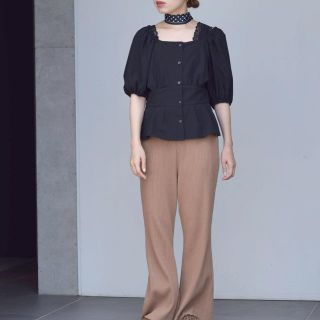 ダブルクローゼット(w closet)の《値下げ》新品未使用タグ付き w closet スクエアネックブラウス スカーフ(シャツ/ブラウス(半袖/袖なし))