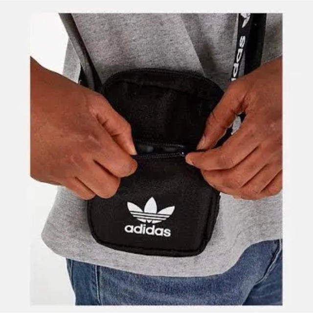adidas(アディダス)のアディダス オリジナルス クロスボディ ショルダーバッグ 黒 新品未使用 メンズのバッグ(ショルダーバッグ)の商品写真