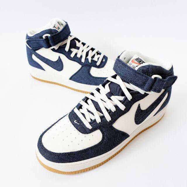 NIKE(ナイキ)のNIKE AIR FORCE 1 MID DENIM AND GUM メンズの靴/シューズ(スニーカー)の商品写真