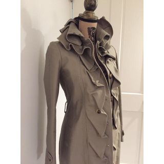 ヴィクターアンドロルフ(VIKTOR&ROLF)のViktor&Rolf ラッフルコート(ロングコート)