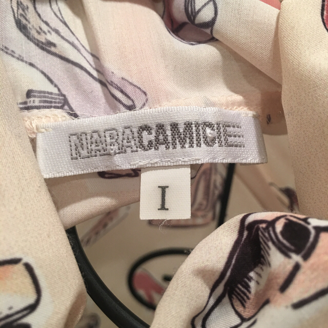 NARACAMICIE(ナラカミーチェ)のナラカミーチェ NARACAMICIE パンプス柄のブラウス レディースのトップス(シャツ/ブラウス(長袖/七分))の商品写真