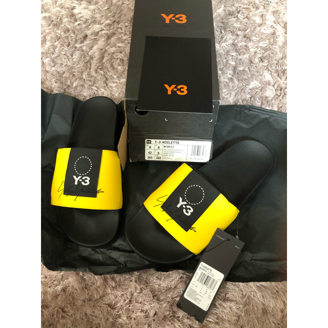 Y-3(ワイスリー)の【新品・未使用】Y-3 シャワーサンダル 黄色 イエロー メンズの靴/シューズ(サンダル)の商品写真