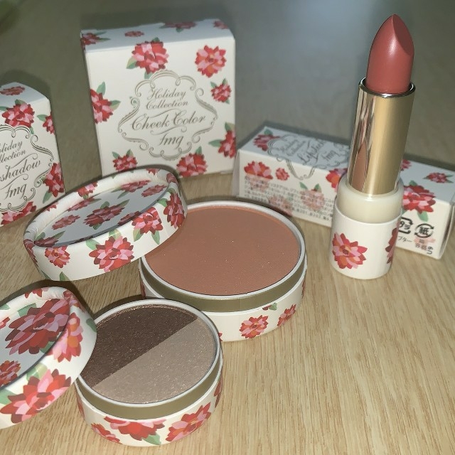 Avon 送料無料 エフ エム ジー 花 コスメセットの通販 By あぃco Shop エイボンならラクマ