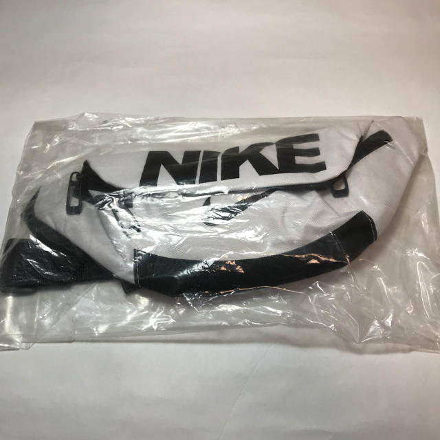 NIKE(ナイキ)のNIKEウエストポーチ ナイキ ウエストバッグ 人気 完売 レディースのバッグ(ボディバッグ/ウエストポーチ)の商品写真