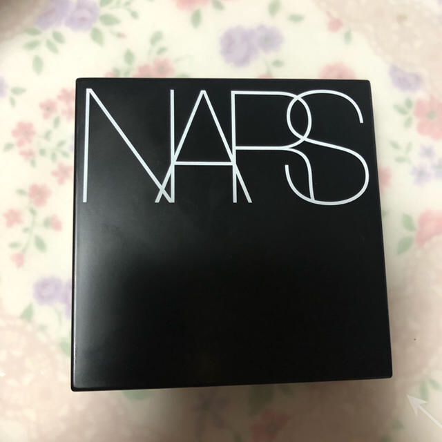 NARS(ナーズ)のかんたんラクマパックヤマト様専用★NARSファンデーション 5877  コスメ/美容のベースメイク/化粧品(ファンデーション)の商品写真