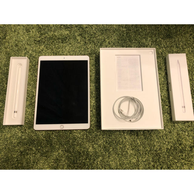 Apple(アップル)のiPad Pro 10.5 64GB WI-FI Apple pencil スマホ/家電/カメラのPC/タブレット(タブレット)の商品写真