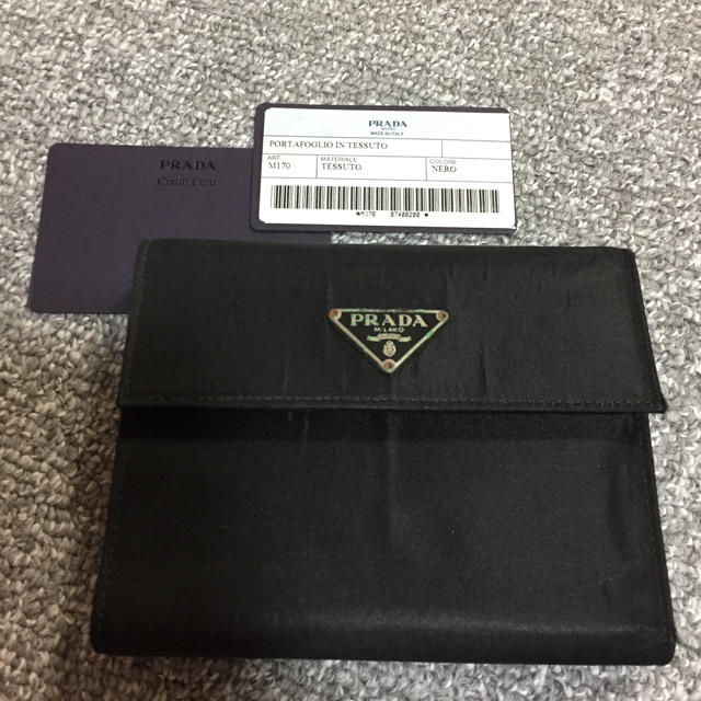 PRADA(プラダ)のPRADA 三つ折り財布★USED レディースのファッション小物(財布)の商品写真