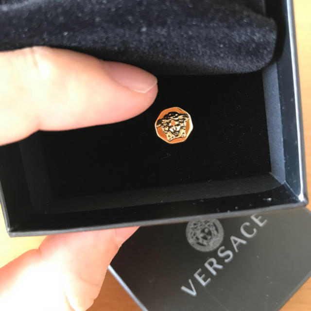 VERSACE(ヴェルサーチ)のヴェルサーチ ピアス メンズのアクセサリー(ピアス(両耳用))の商品写真