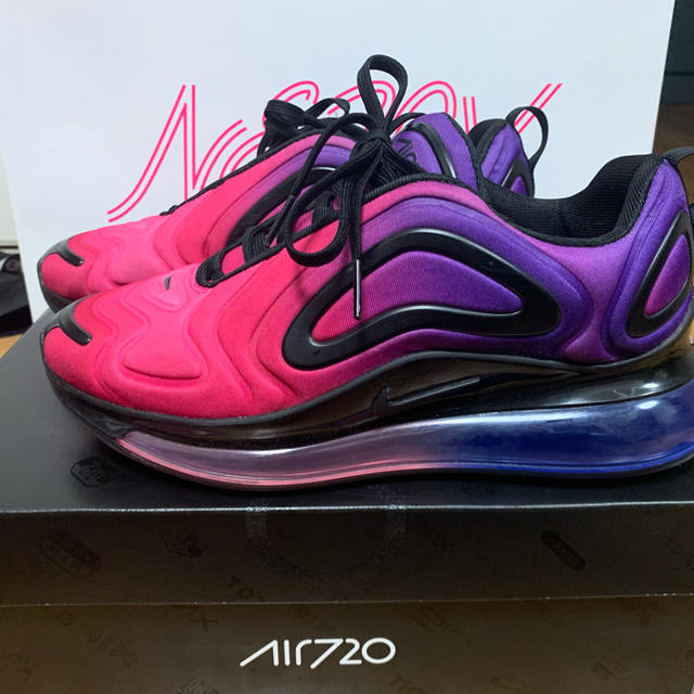 NIKE AIR MAX 720