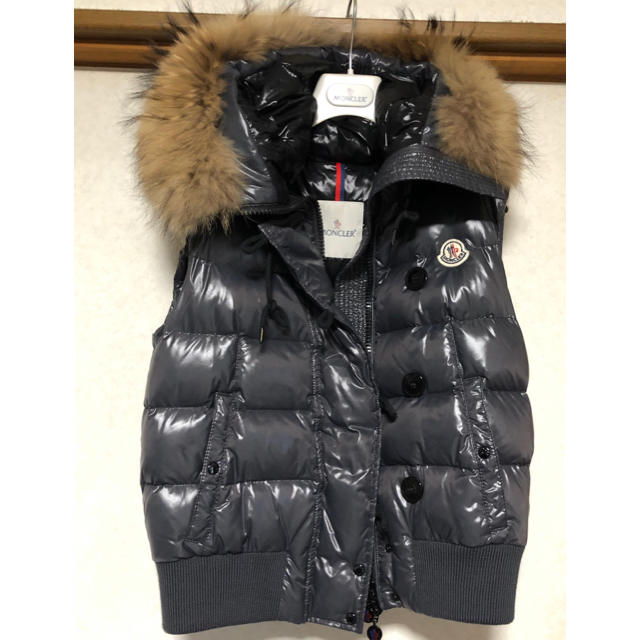 大人気新品 MONCLER - モンクレールベストTARNグレー 希少✨ 極美品