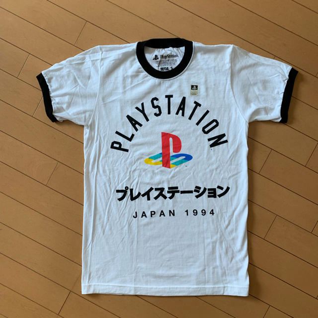 PlayStation(プレイステーション)の新品未使用 Playstation公式Tシャツ M エンタメ/ホビーのゲームソフト/ゲーム機本体(その他)の商品写真