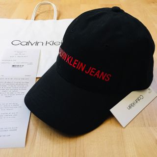 カルバンクライン(Calvin Klein)の★Calvin Klein Jeans 大人気のユニセックス赤ロゴ黒キャップ(キャップ)