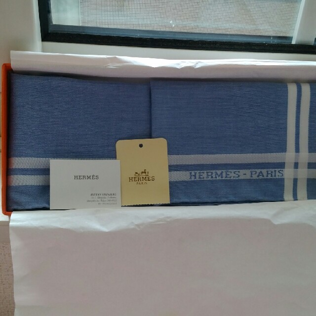 Hermes(エルメス)のHERMES☆エルメス☆本物。新品。タグあり。箱あり。ハンカチ☆ メンズのファッション小物(ハンカチ/ポケットチーフ)の商品写真