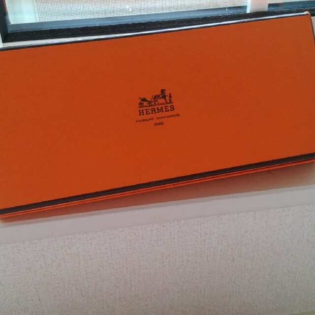 Hermes(エルメス)のHERMES☆エルメス☆本物。新品。タグあり。箱あり。ハンカチ☆ メンズのファッション小物(ハンカチ/ポケットチーフ)の商品写真