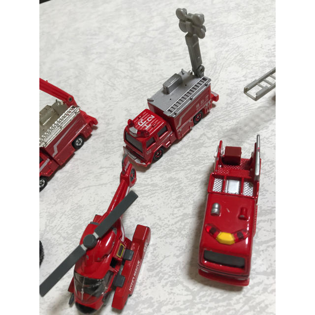 Takara Tomy(タカラトミー)のトミカ 赤い緊急車両セット エンタメ/ホビーのおもちゃ/ぬいぐるみ(ミニカー)の商品写真