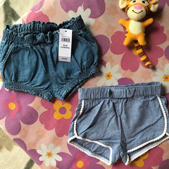 babyGAP(ベビーギャップ)のベビー デニムショーパン 2点セット キッズ/ベビー/マタニティのベビー服(~85cm)(パンツ)の商品写真