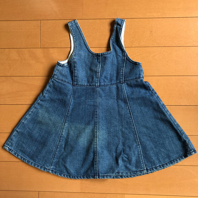 BeBe(ベベ)のデニムジャンパースカート 120 キッズ/ベビー/マタニティのキッズ服女の子用(90cm~)(スカート)の商品写真