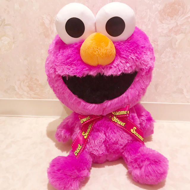 SESAME STREET(セサミストリート)のエルモのぬいぐるみ ミディアムサイズ ピンク エンタメ/ホビーのおもちゃ/ぬいぐるみ(ぬいぐるみ)の商品写真