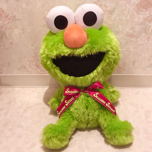 SESAME STREET(セサミストリート)のエルモのぬいぐるみ ミディアムサイズ グリーン エンタメ/ホビーのおもちゃ/ぬいぐるみ(ぬいぐるみ)の商品写真